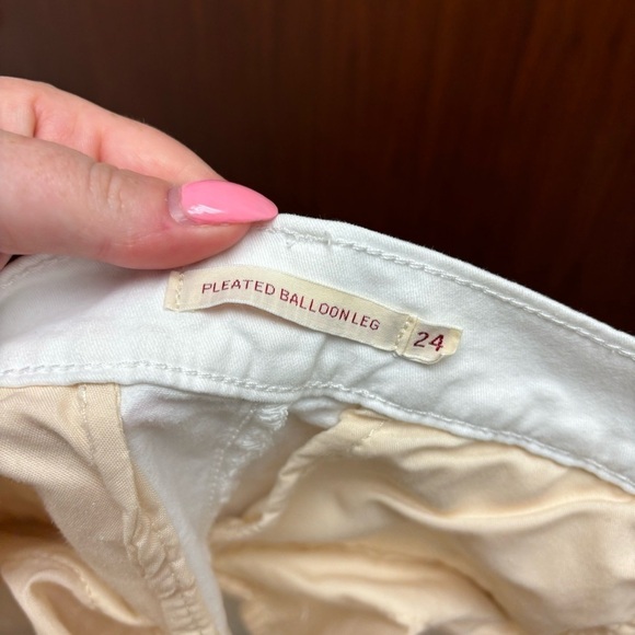 Levi’s White Pleated Balloon Leg Pants - Picture 10 of 13